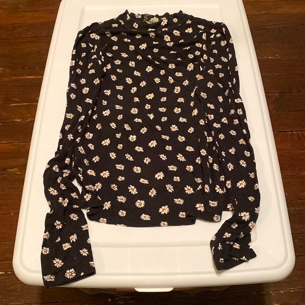 🔴Mock Neck Daisy Print Top